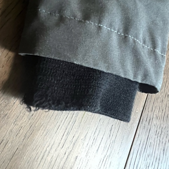 Authentic Canada Goose Women’s Victoria Parka (in Graphite Grey) - Picture 11 of 11